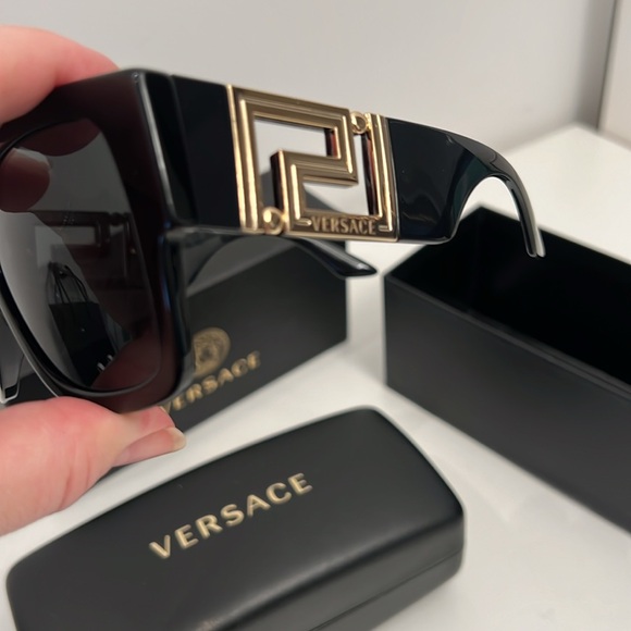 Versace Sunglasses NWT with Box, caring case, cloth - Picture 9 of 11